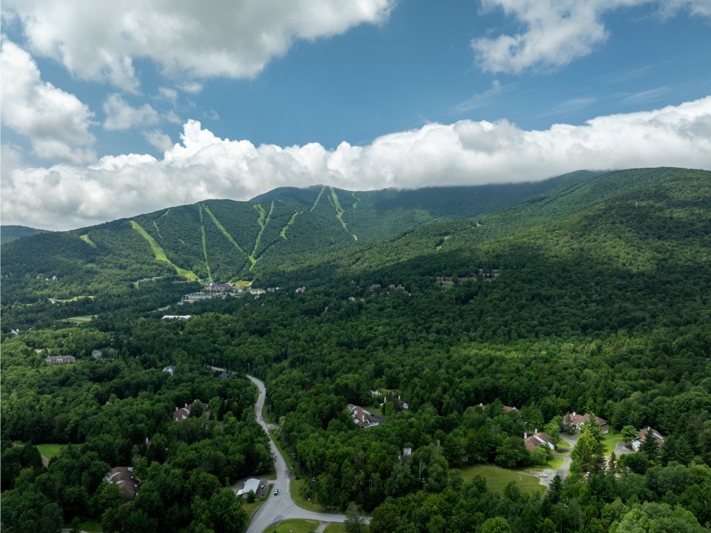 Sterling Retreat Vacation Rental in Warren - RedAwning