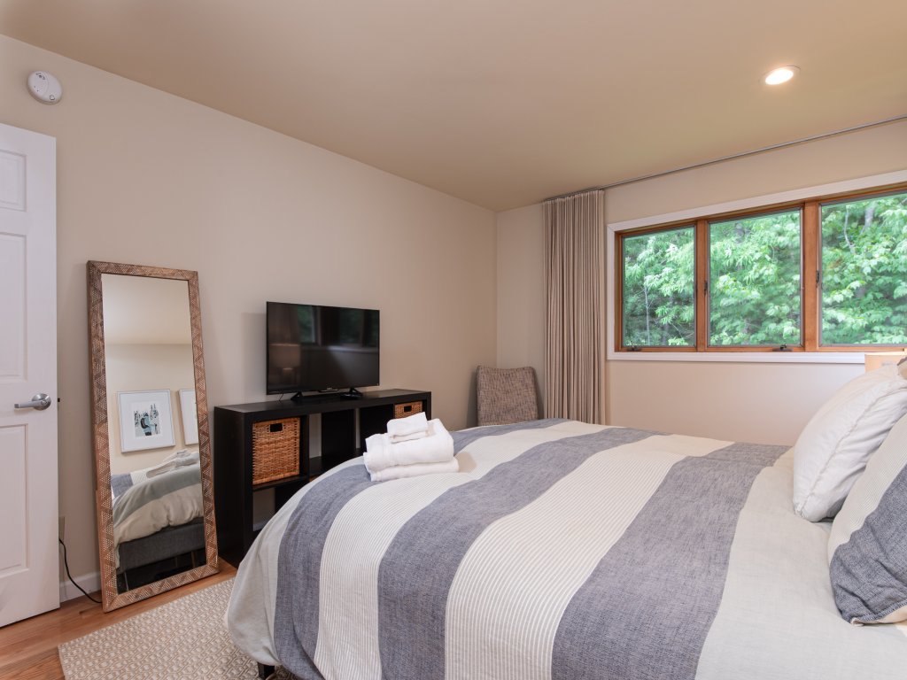 Sterling Retreat Vacation Rental in Warren - RedAwning