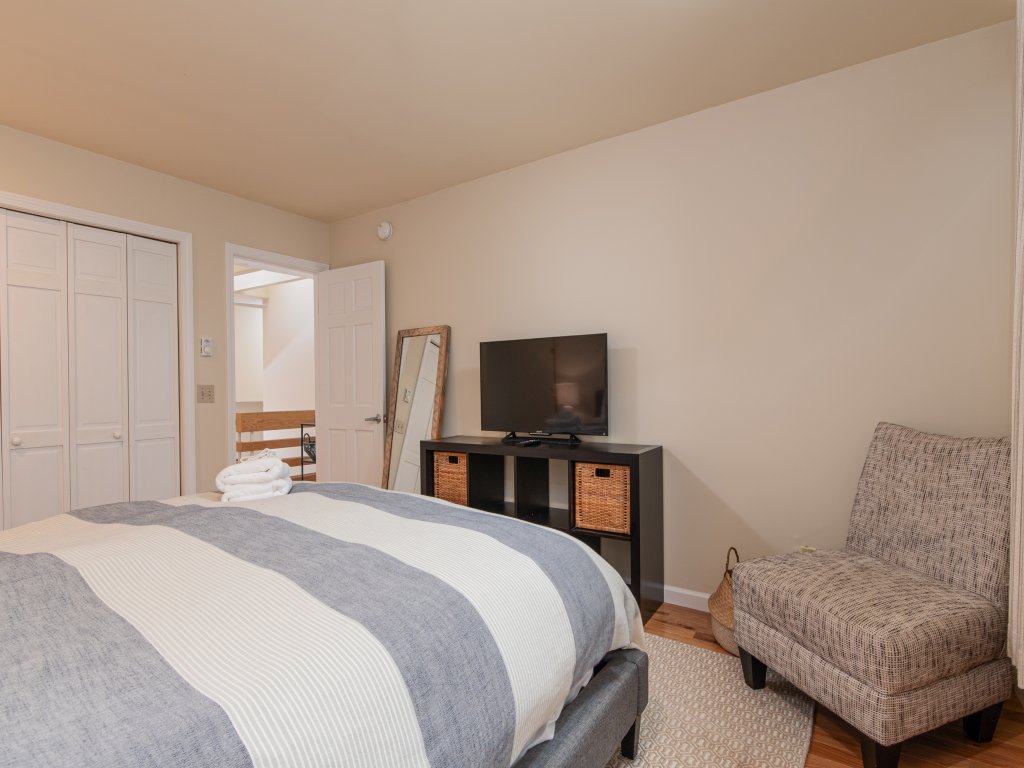 Sterling Retreat Vacation Rental in Warren - RedAwning