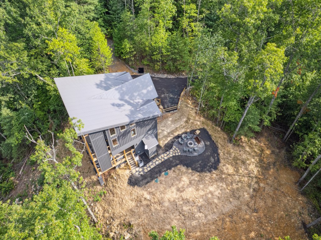 Golden Oaks Cabin Vacation Rental in Tennessee - RedAwning