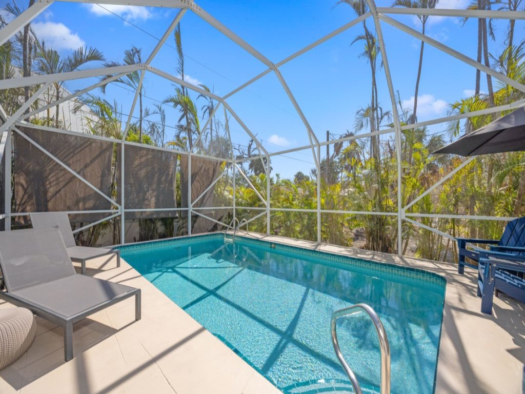 Sunkissed Cottage Vacation Rental in Captiva - RedAwning