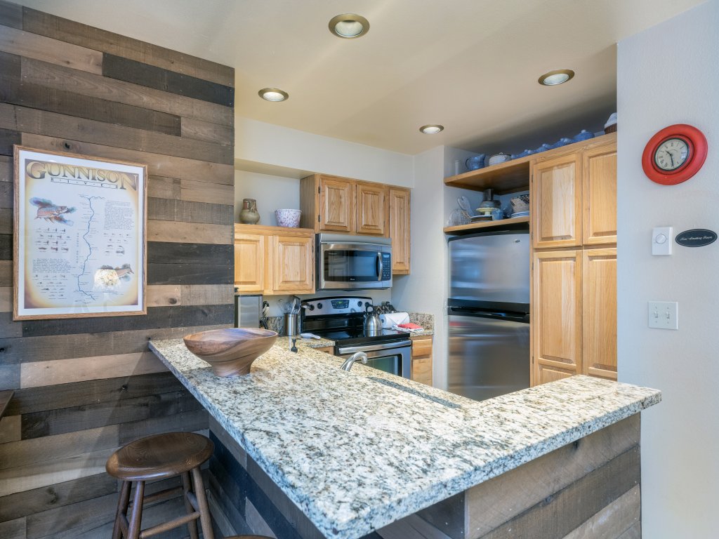 Cimarron Lodge 22 Vacation Rental in Telluride - RedAwning