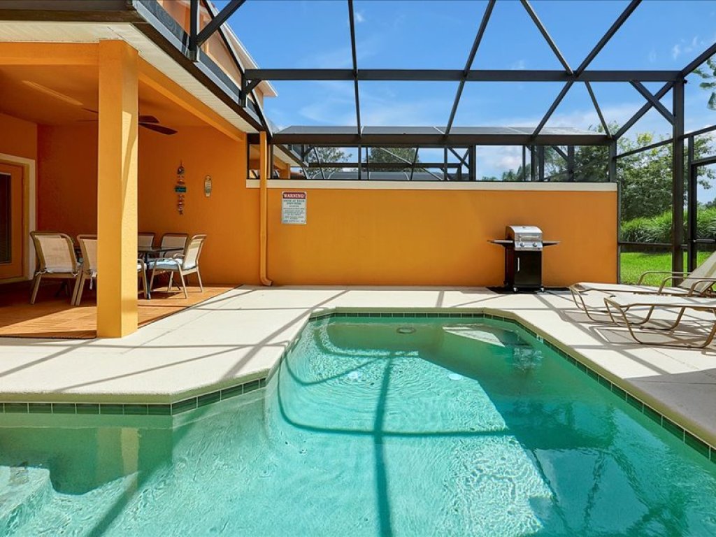 Adorable townhome remodeled with comfort and relaxation in mind! Splash Pool! Vacation Rental in Kissimmee - RedAwning