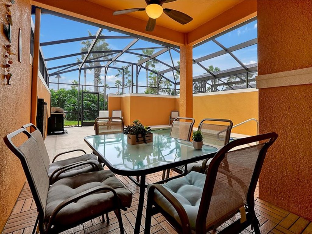 Adorable townhome remodeled with comfort and relaxation in mind! Splash Pool! Vacation Rental in Kissimmee - RedAwning