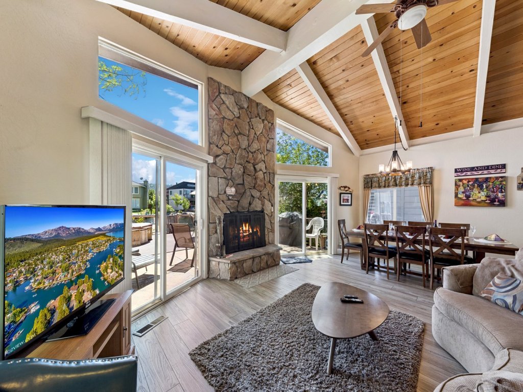 1673 Venice Drive Vacation Rental in California - RedAwning