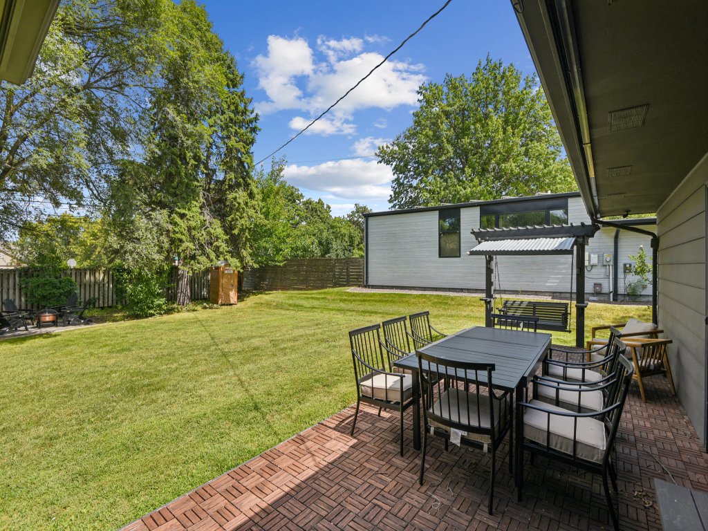 Backyard on Melrose - Walk to Kinnick & Hospital Vacation Rental in Iowa - RedAwning