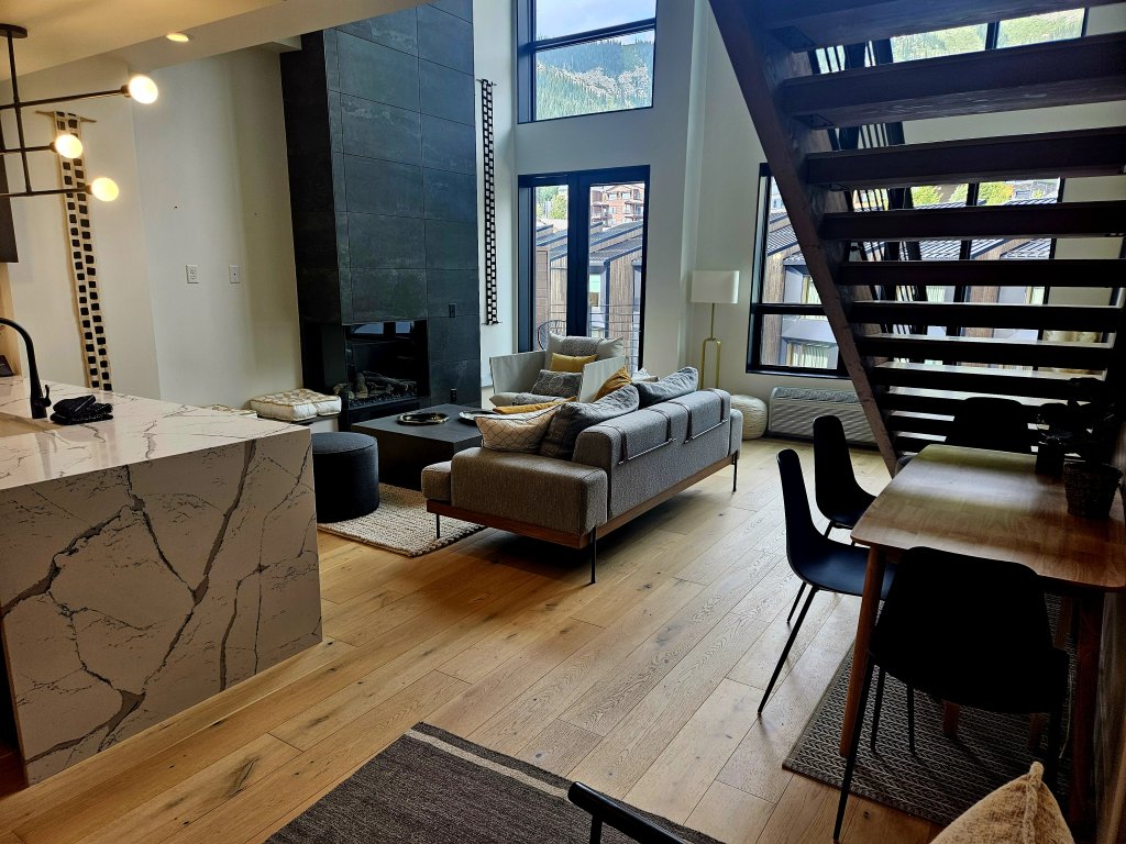Schweitzer PM: Luxury Top Floor Condo - Five Needles 415, 2BR+Loft Vacation Rental in Idaho - RedAwning