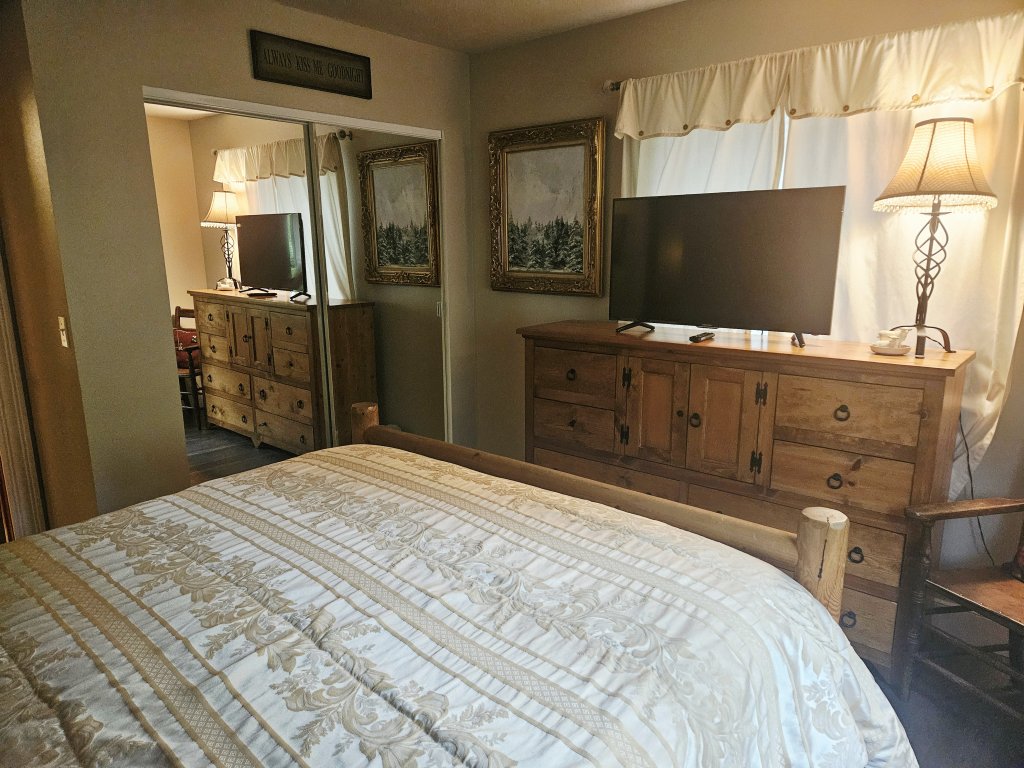 Schweitzer PM: 3BR Condo - Chapel Point 201 Ski-In/Out Access Vacation Rental in Idaho - RedAwning