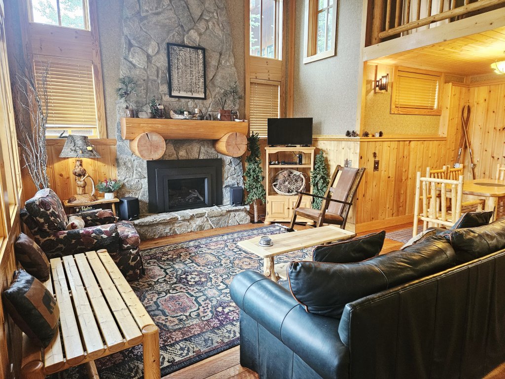 Schweitzer PM: Ski-In/Out Cabin 7 - Hot Tub Vacation Rental in Idaho - RedAwning