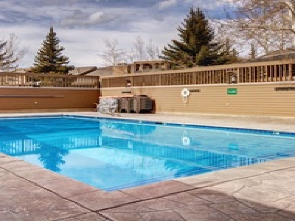 Pet Friendly Lakeside Getaway 1763 Hot Tub and Pool Vacation Rental in Park City - RedAwning