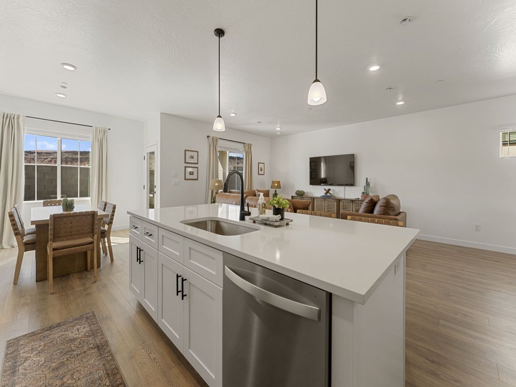The Cactus Casa Vacation Rental in Utah - RedAwning