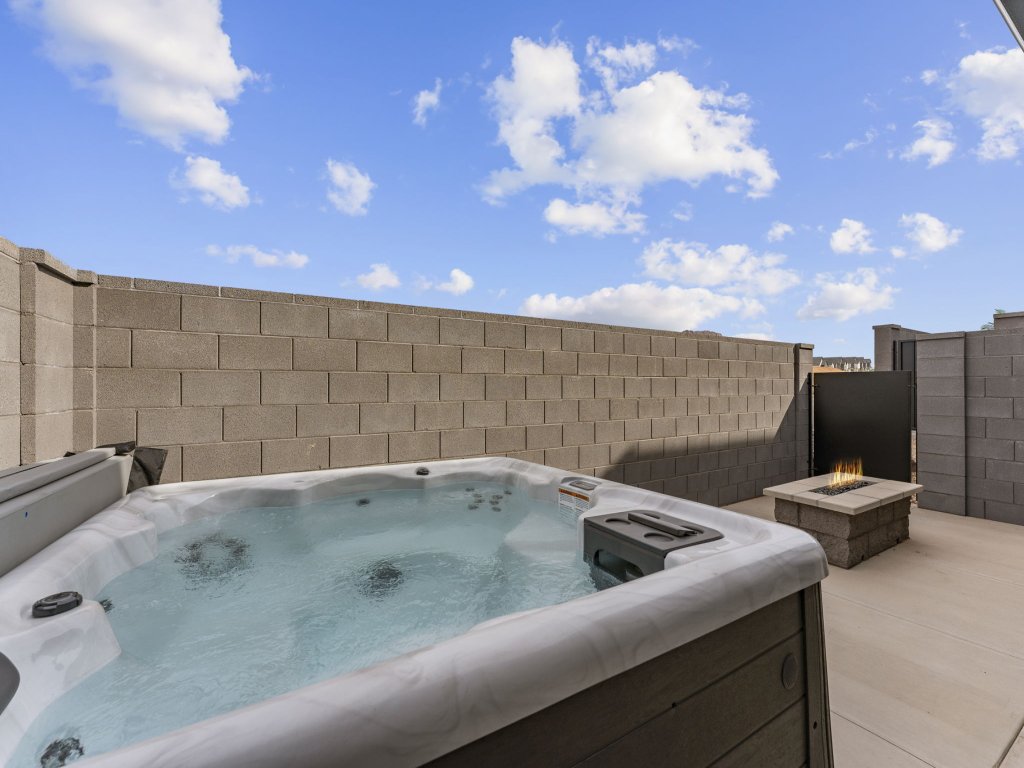 The Cactus Casa Vacation Rental in Utah - RedAwning