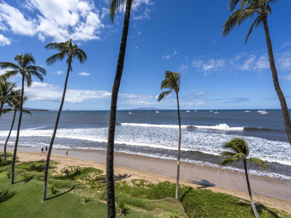 SUGAR BEACH RESORT, #421 Vacation Rental in Hawaii - RedAwning
