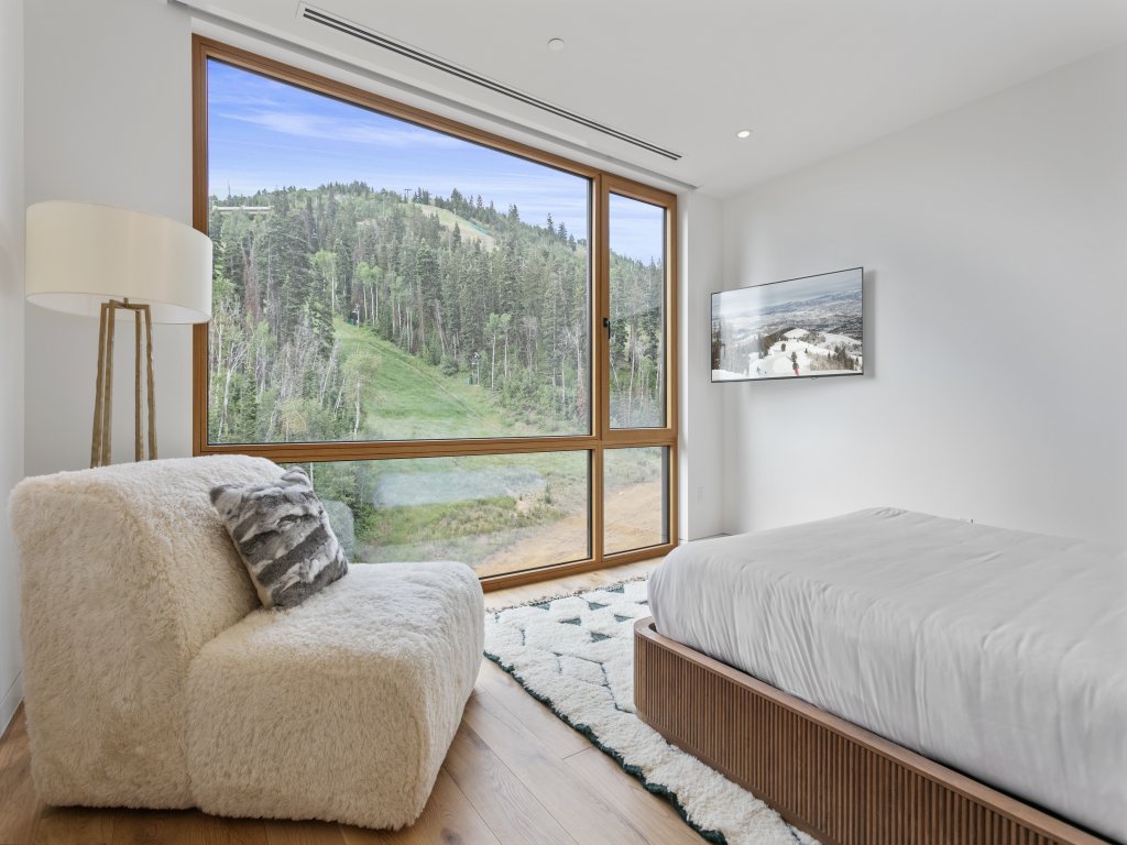 2505 Founders Place - Three Bedroom Deluxe Vacation Rental in Park City - RedAwning