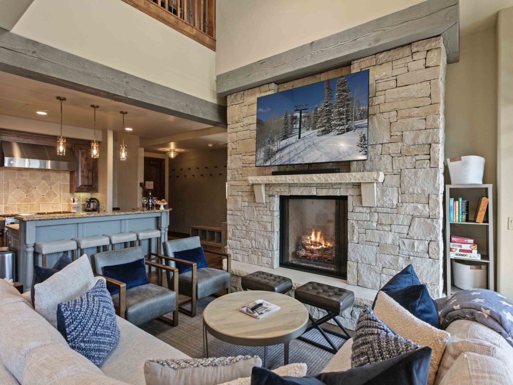 706 - Three Bedroom Deluxe Silver Strike Vacation Rental in Park City - RedAwning
