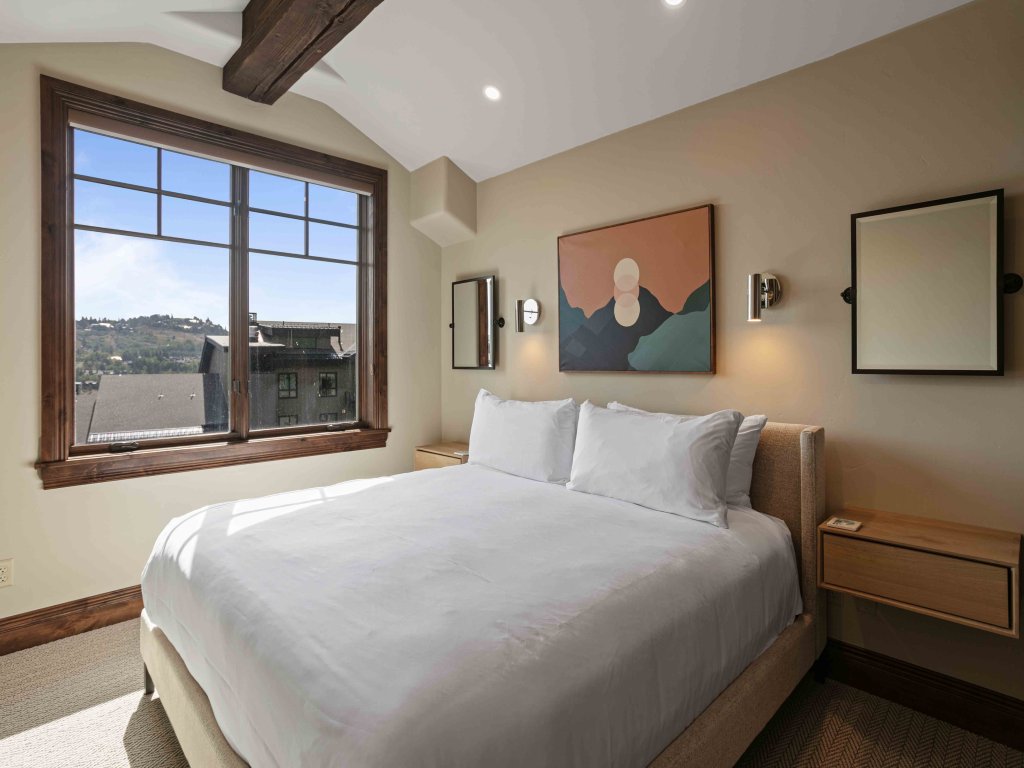 706 - Three Bedroom Deluxe Silver Strike Vacation Rental in Park City - RedAwning