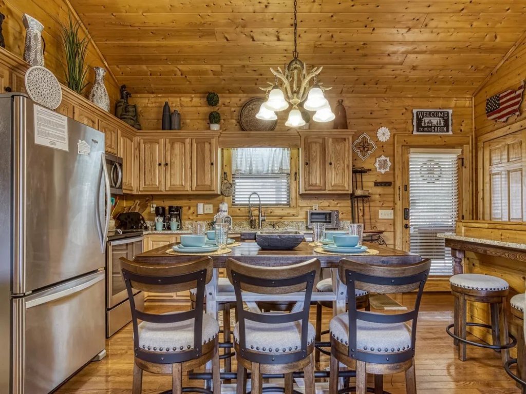 Hillbilly Hideaway Vacation Rental in Sevierville - RedAwning