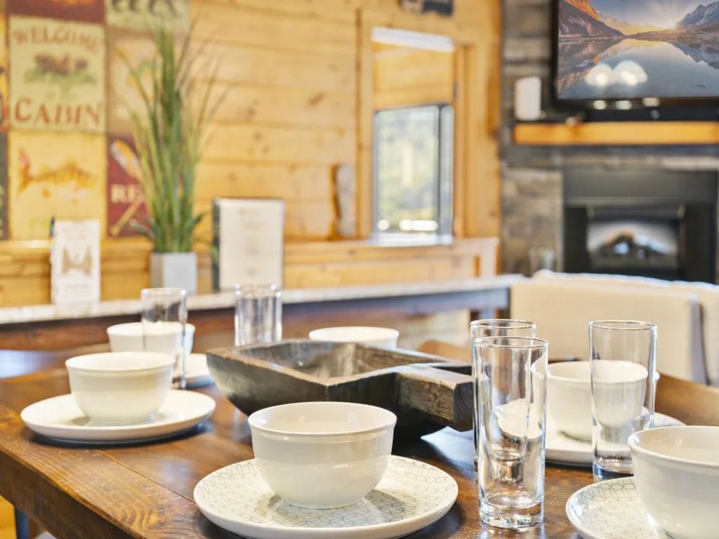 Hillbilly Hideaway Vacation Rental in Sevierville - RedAwning