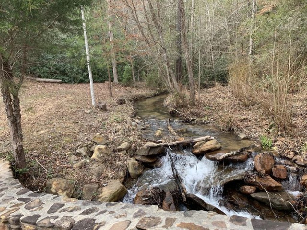 Hillbilly Hideaway Vacation Rental in Sevierville - RedAwning