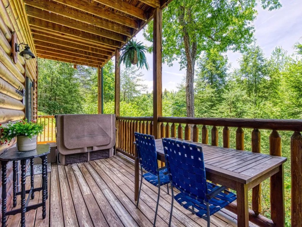 Hillbilly Hideaway Vacation Rental in Sevierville - RedAwning
