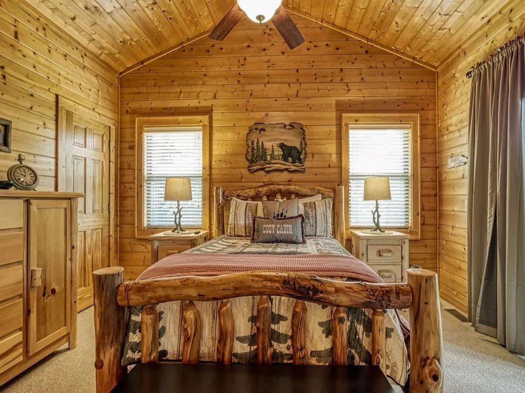 Hillbilly Hideaway Vacation Rental in Sevierville - RedAwning