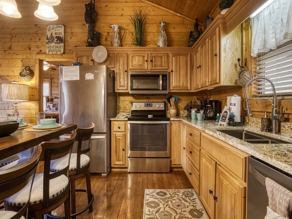 Hillbilly Hideaway Vacation Rental in Sevierville - RedAwning