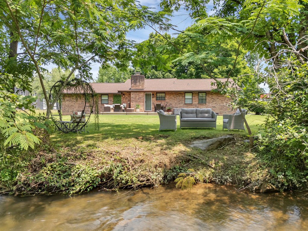 Place of Peace Vacation Rental in Pigeon Forge - RedAwning