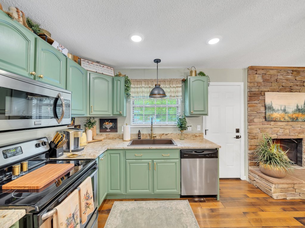 Place of Peace Vacation Rental in Pigeon Forge - RedAwning