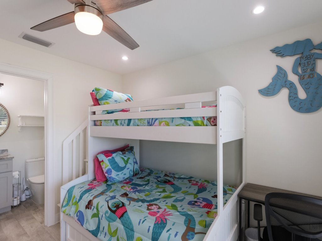 Surf Riders 4 Vacation Rental in Holmes Beach - RedAwning