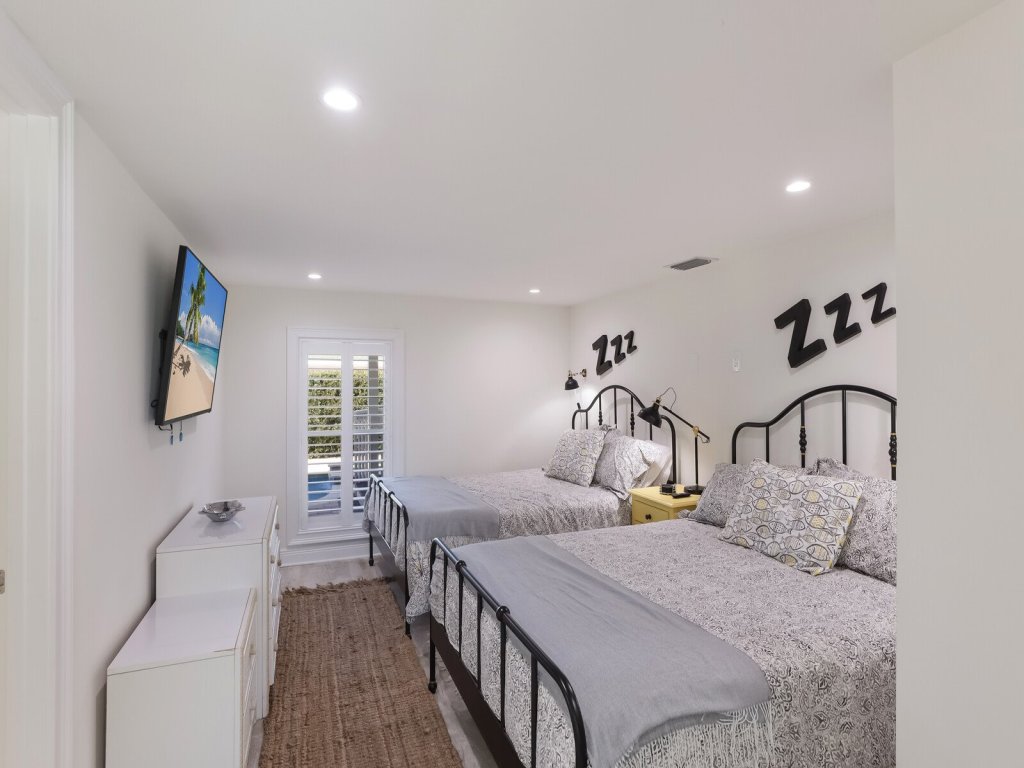 Surf Riders 4 Vacation Rental in Holmes Beach - RedAwning