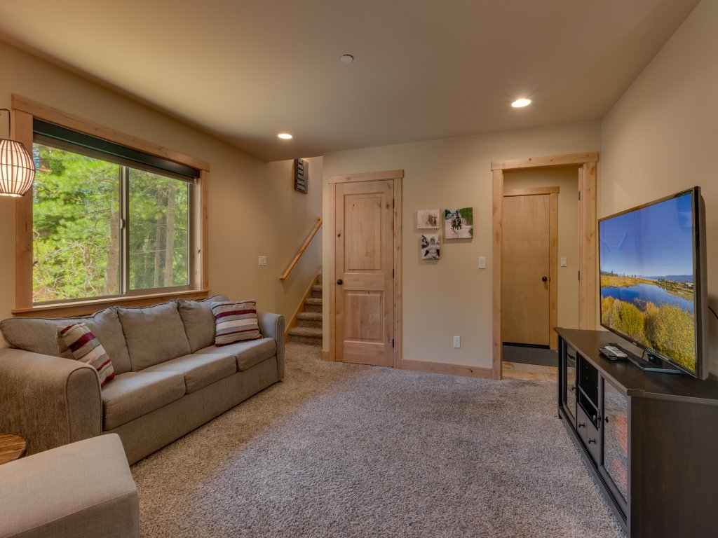 The Westlands Lodge 1135AC Vacation Rental in California - RedAwning