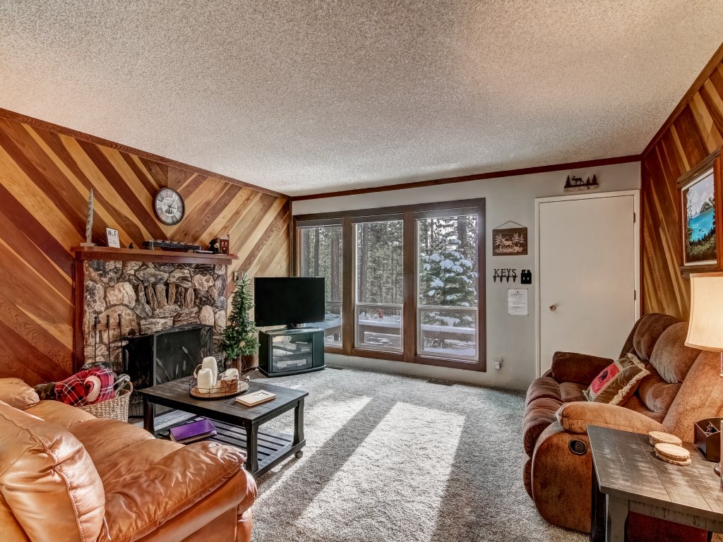 2574C Bear Creek Cabin Vacation Rental in California - RedAwning