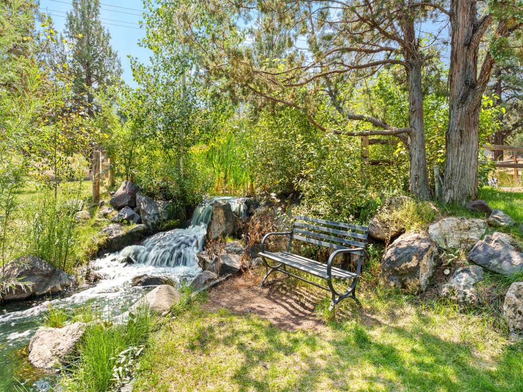 Brighter Days Vacation Rental in Redmond - RedAwning