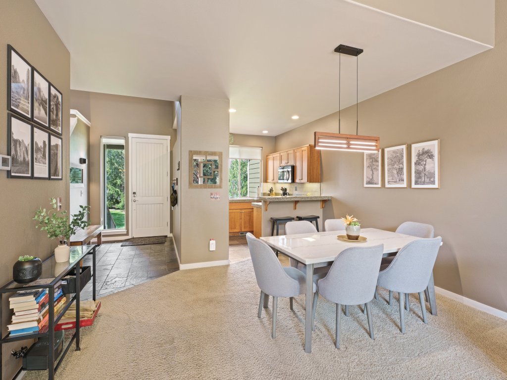 Brighter Days Vacation Rental in Redmond - RedAwning