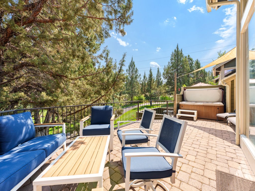 Brighter Days Vacation Rental in Redmond - RedAwning