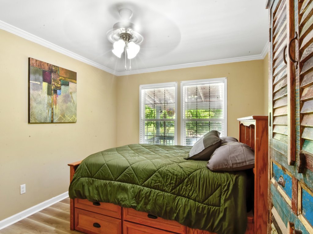 Cozy Cove Escape - Lakeside Retreat Vacation Rental in Tennessee - RedAwning