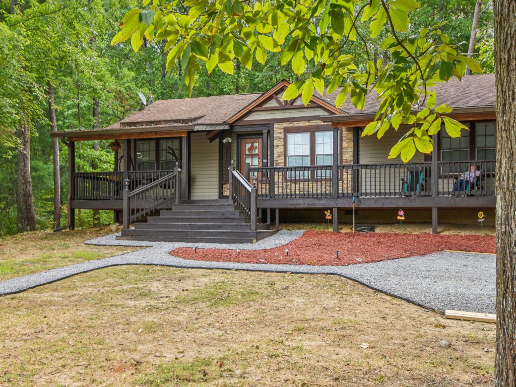 Cozy Cove Escape - Lakeside Retreat Vacation Rental in Tennessee - RedAwning