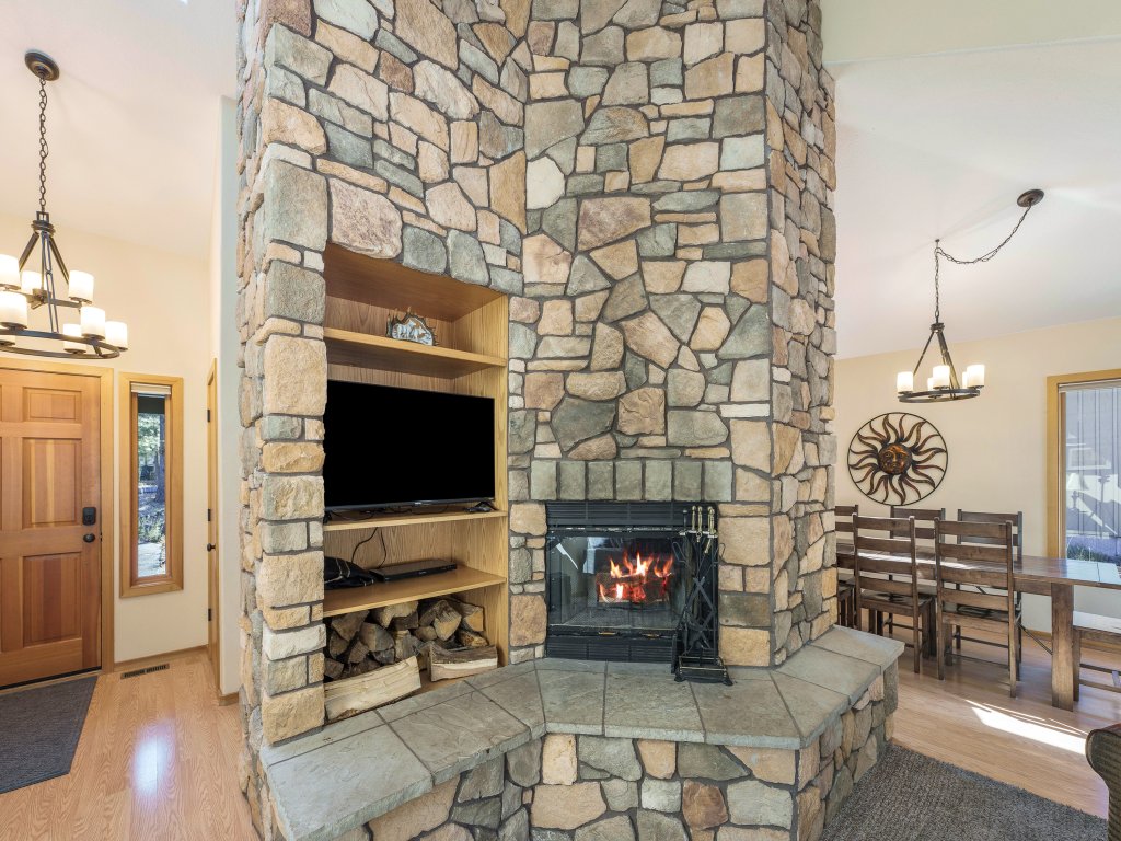 15 Lassen Vacation Rental in Sunriver - RedAwning