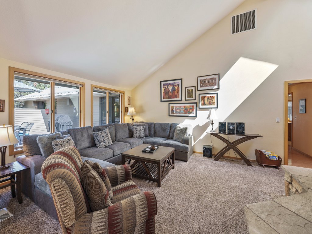 15 Lassen Vacation Rental in Sunriver - RedAwning