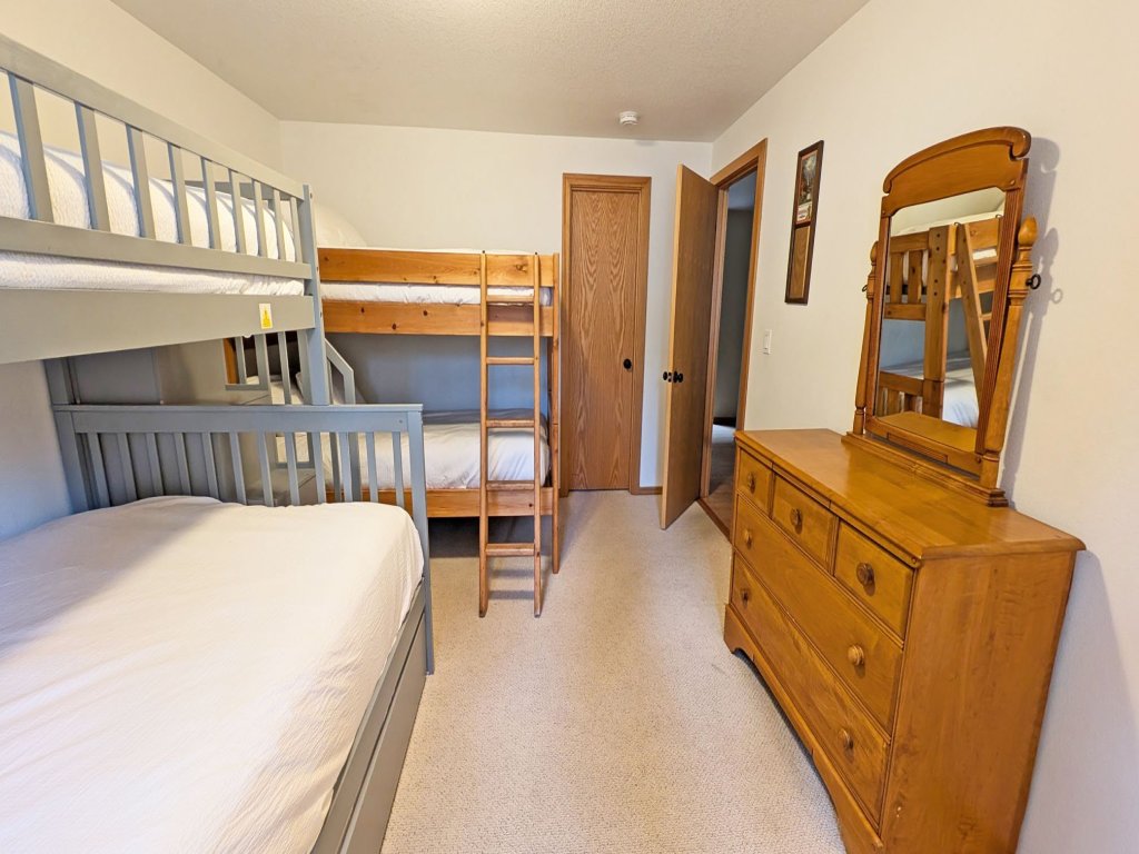 15 Lassen Vacation Rental in Sunriver - RedAwning