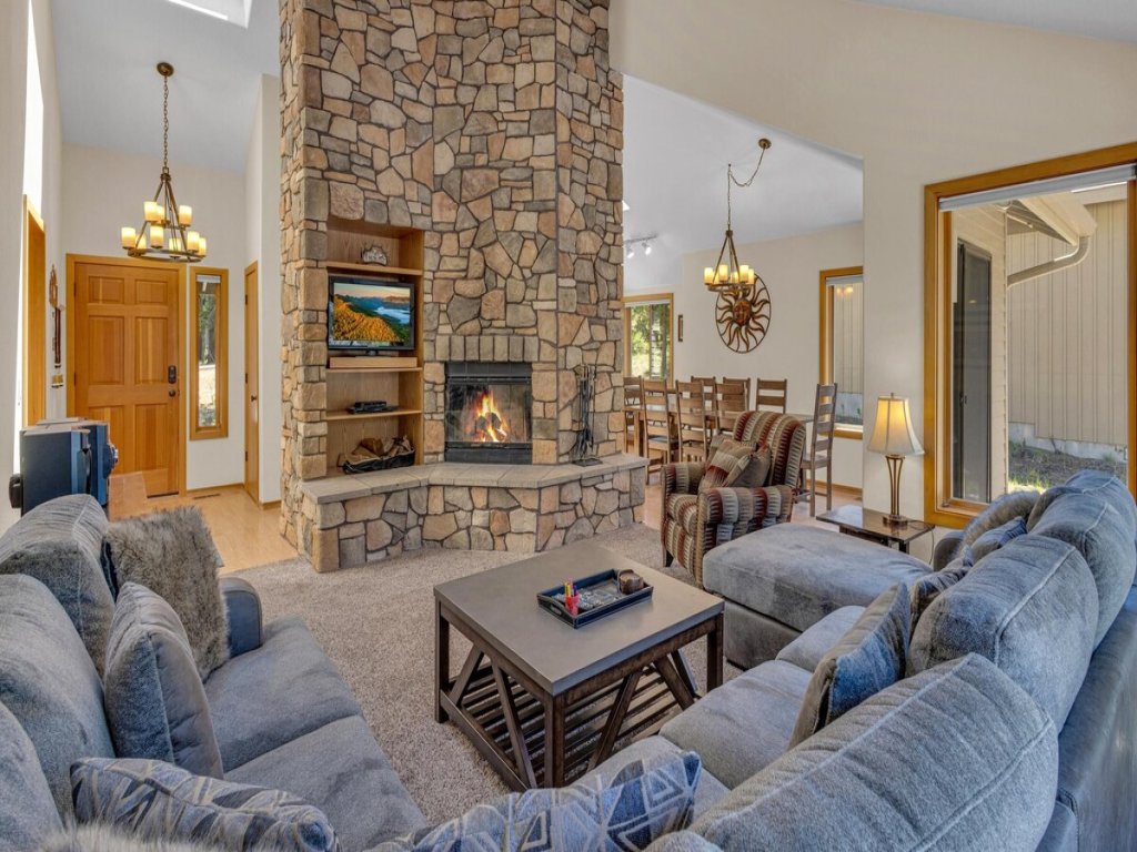 15 Lassen Vacation Rental in Sunriver - RedAwning