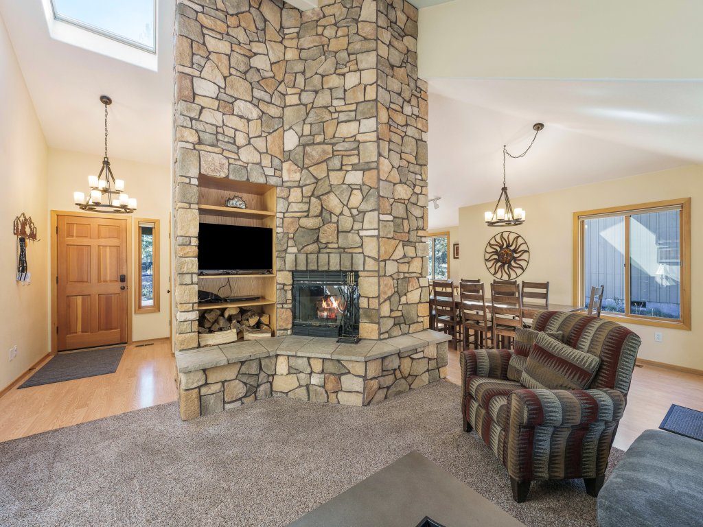 15 Lassen Vacation Rental in Sunriver - RedAwning