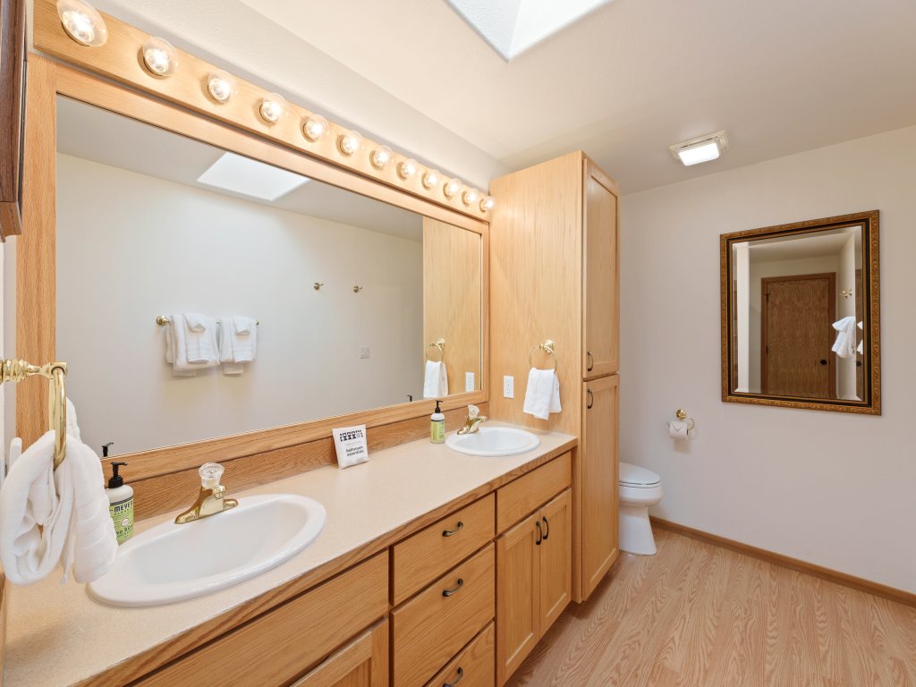 15 Lassen Vacation Rental in Sunriver - RedAwning