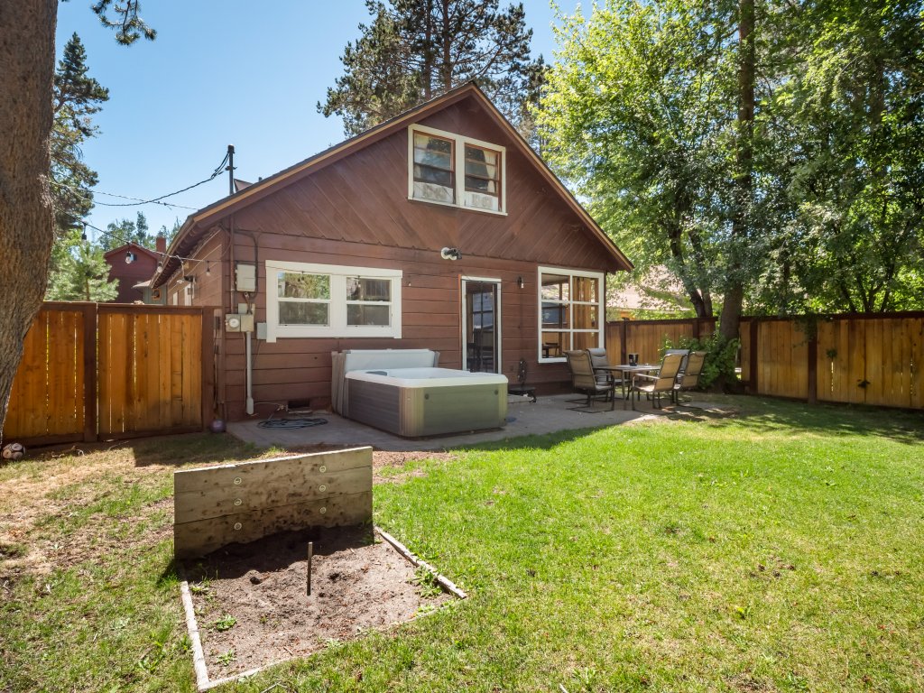 851H Tahoe Classic Cabin Near the Beach Vacation Rental in California - RedAwning