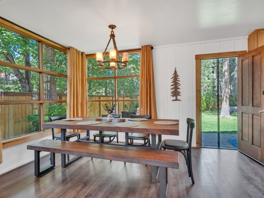851H Tahoe Classic Cabin Near the Beach Vacation Rental in California - RedAwning