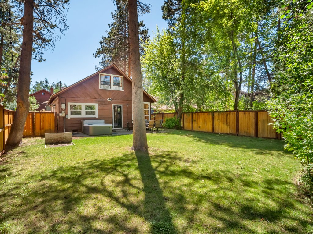851H Tahoe Classic Cabin Near the Beach Vacation Rental in California - RedAwning