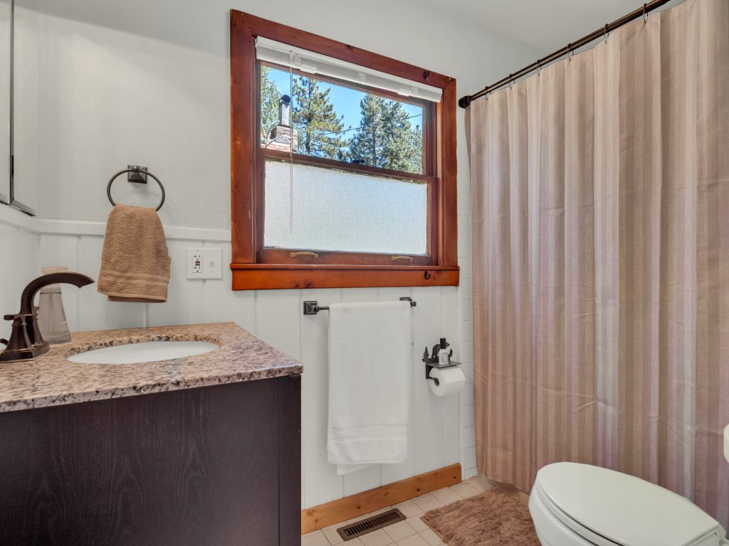 851H Tahoe Classic Cabin Near the Beach Vacation Rental in California - RedAwning