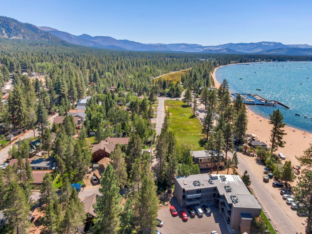 851H Tahoe Classic Cabin Near the Beach Vacation Rental in California - RedAwning