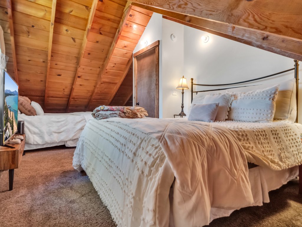851H Tahoe Classic Cabin Near the Beach Vacation Rental in California - RedAwning