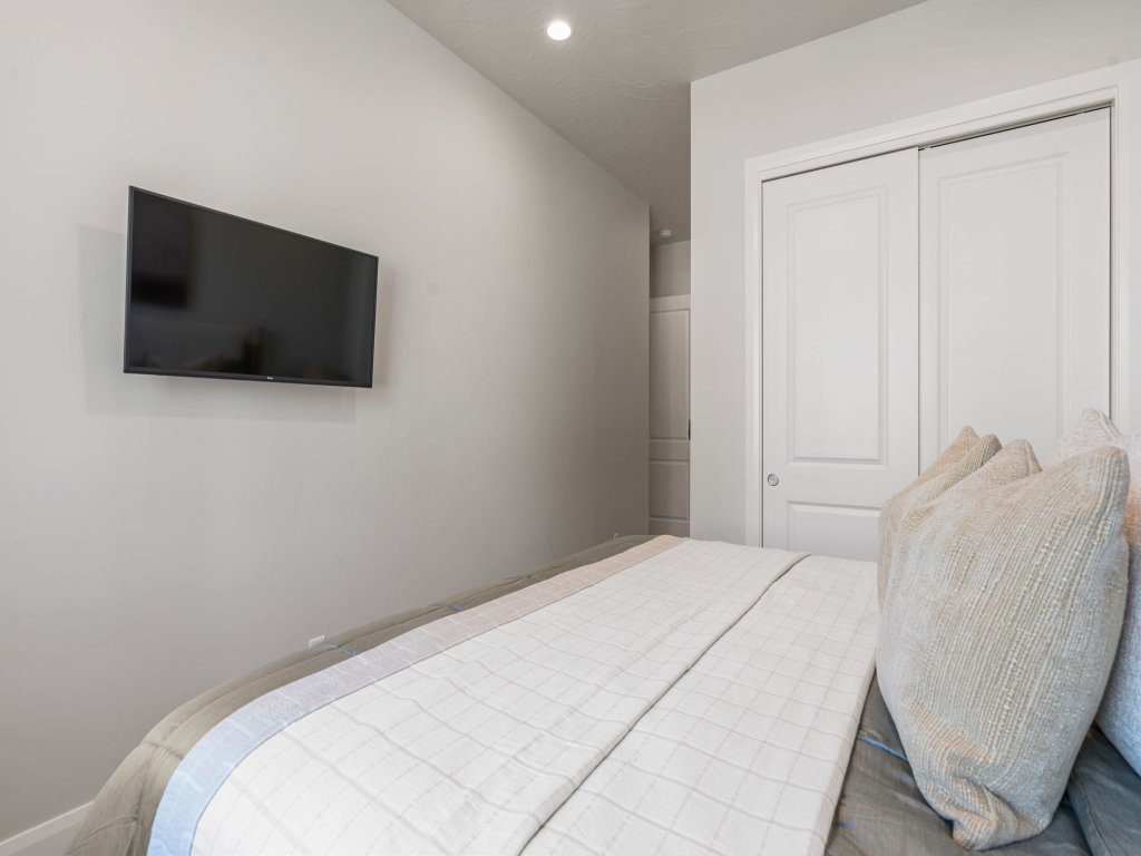 The Crash Pad Vacation Rental in St. George - RedAwning